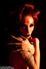 Razor Candi - Devilishly Dark Gothic Fantasy Razor Candi | Picture (14)