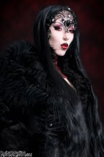 Razor Candi - Elegantly Tempting Gothic Vampire Beauty RazorCandi | Picture (2)