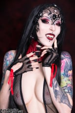 Razor Candi - Elegantly Tempting Gothic Vampire Beauty RazorCandi | Picture (11)