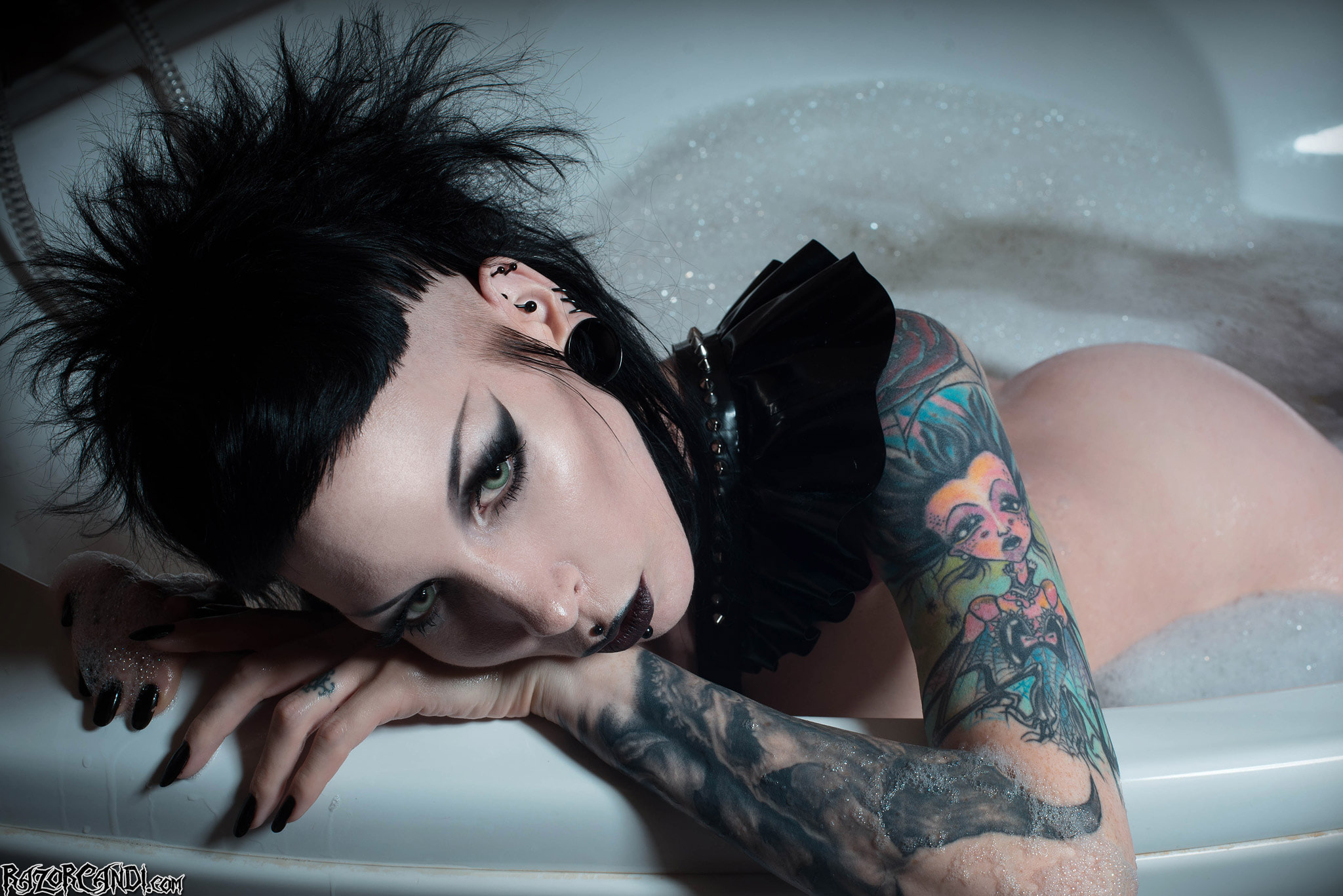 Busty Wet Fetishy Gothic Babe Bubble Bath Time