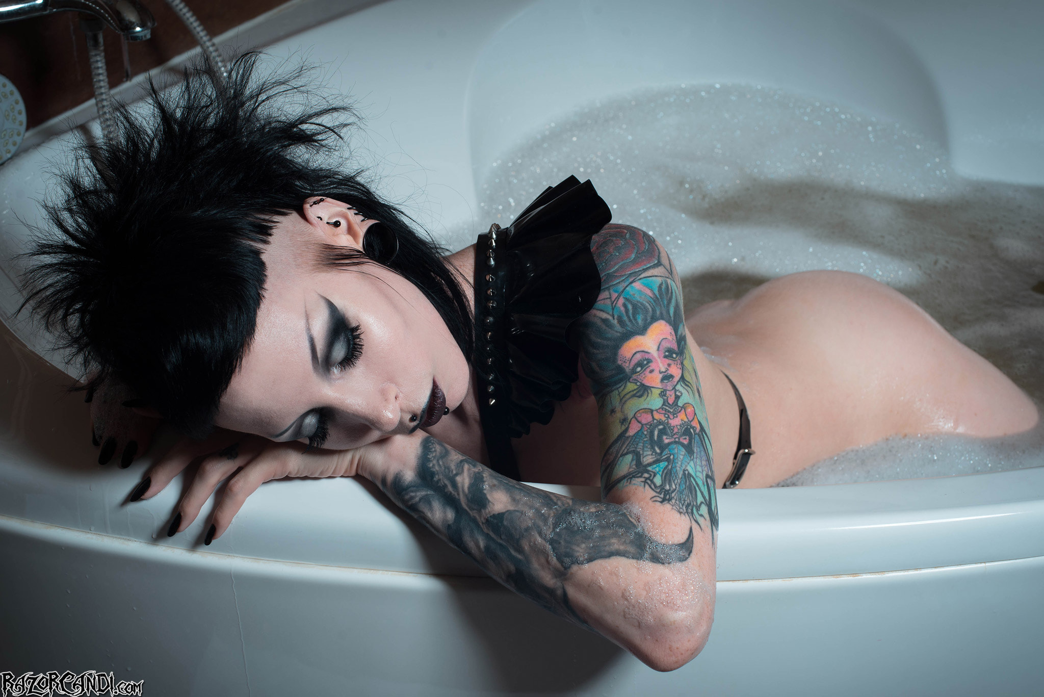Busty Wet Fetishy Gothic Babe Bubble Bath Time