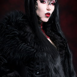 Elegantly Tempting Gothic Vampire Beauty RazorCandi