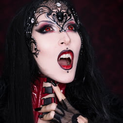 Elegantly Tempting Gothic Vampire Beauty RazorCandi