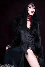 Razor Candi - Elegantly Tempting Gothic Vampire Beauty RazorCandi | Picture (1)