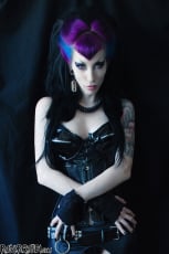 Razor Candi - Gothic Dreamgirl Razor Candi in Black Leather | Picture (2)
