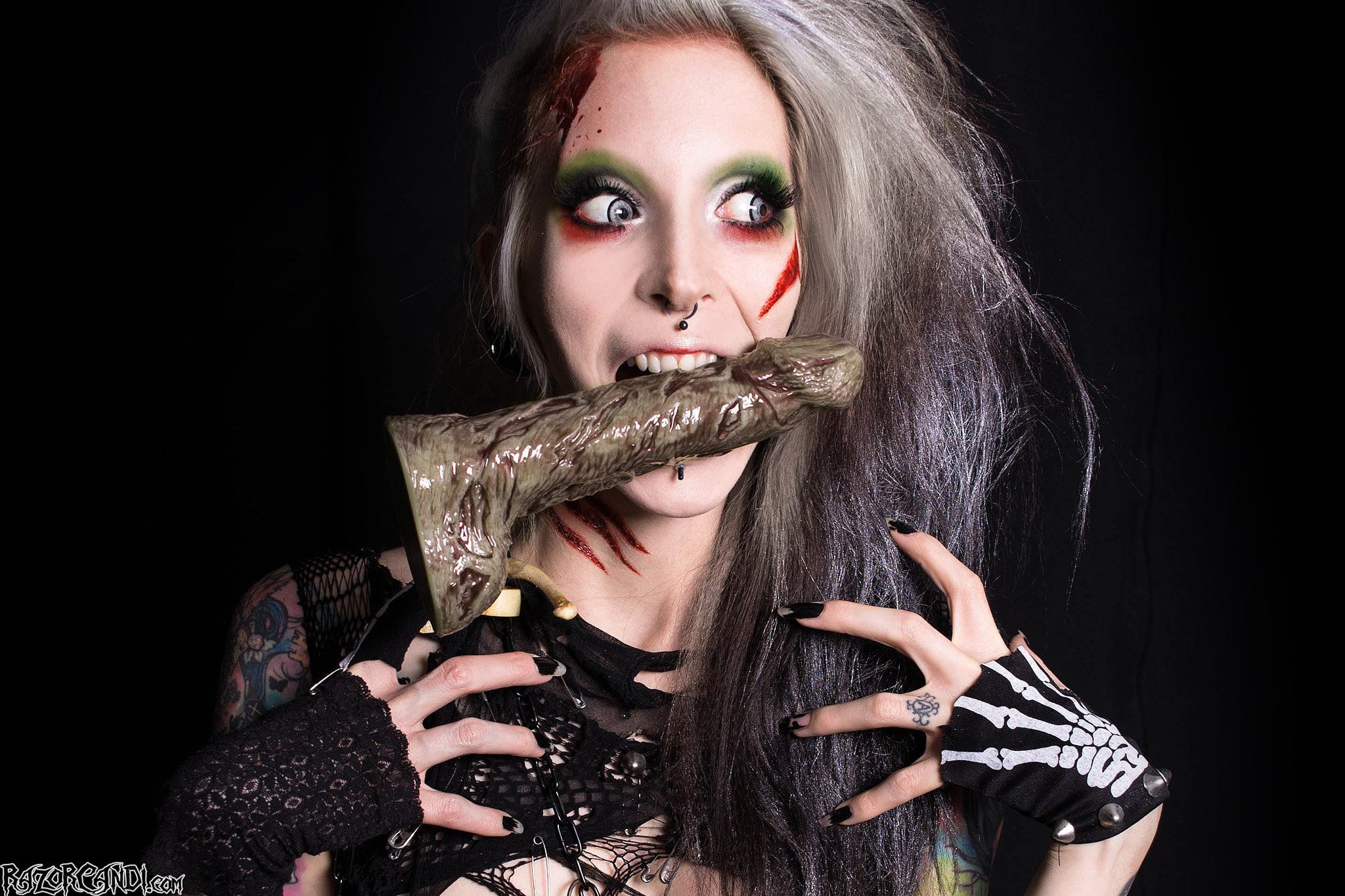 Gothic Pinup RazorCandi is Feeling Zombified