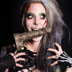 Gothic Pinup RazorCandi is Feeling Zombified