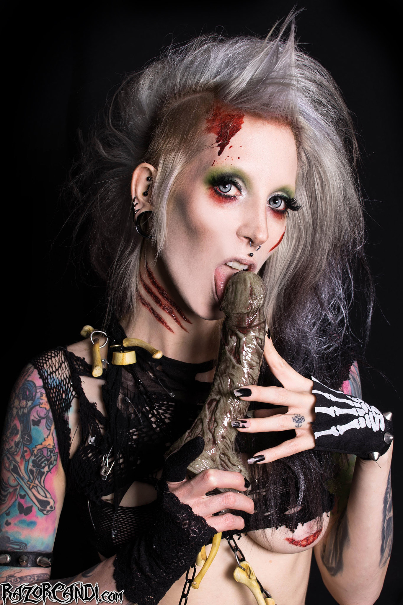 Gothic Pinup RazorCandi is Feeling Zombified