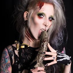 Gothic Pinup RazorCandi is Feeling Zombified