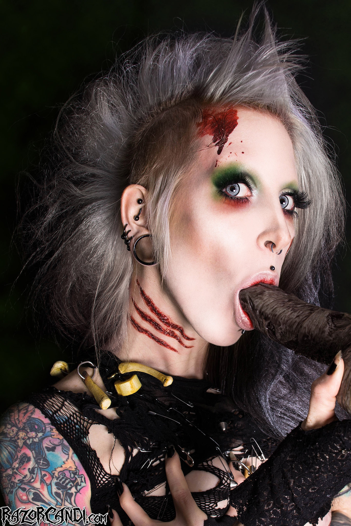 Gothic Pinup RazorCandi is Feeling Zombified