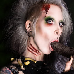 Gothic Pinup RazorCandi is Feeling Zombified