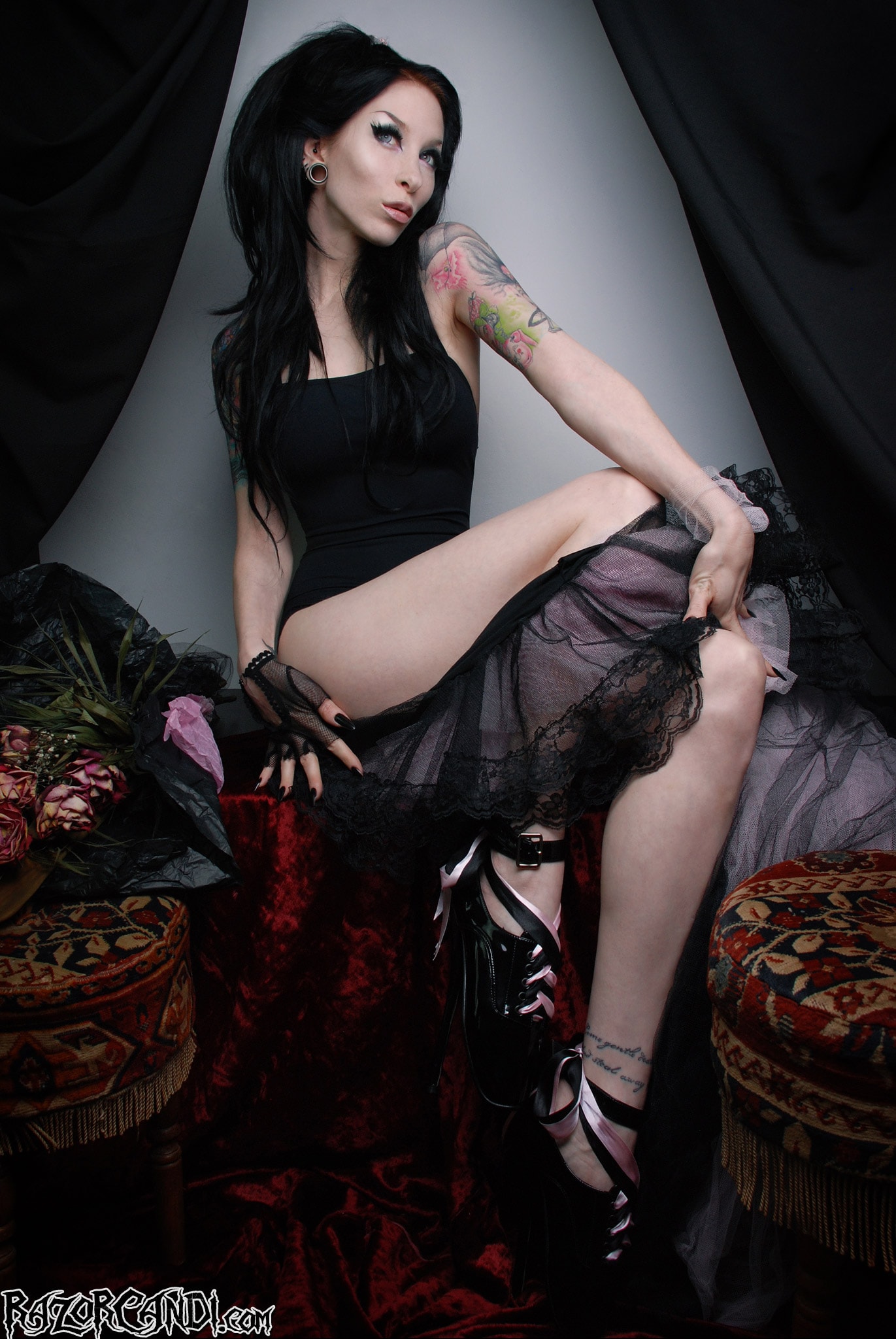Razor Candi - Leggy Gothic babe in sexy fetish ballet shoes | Picture (5)