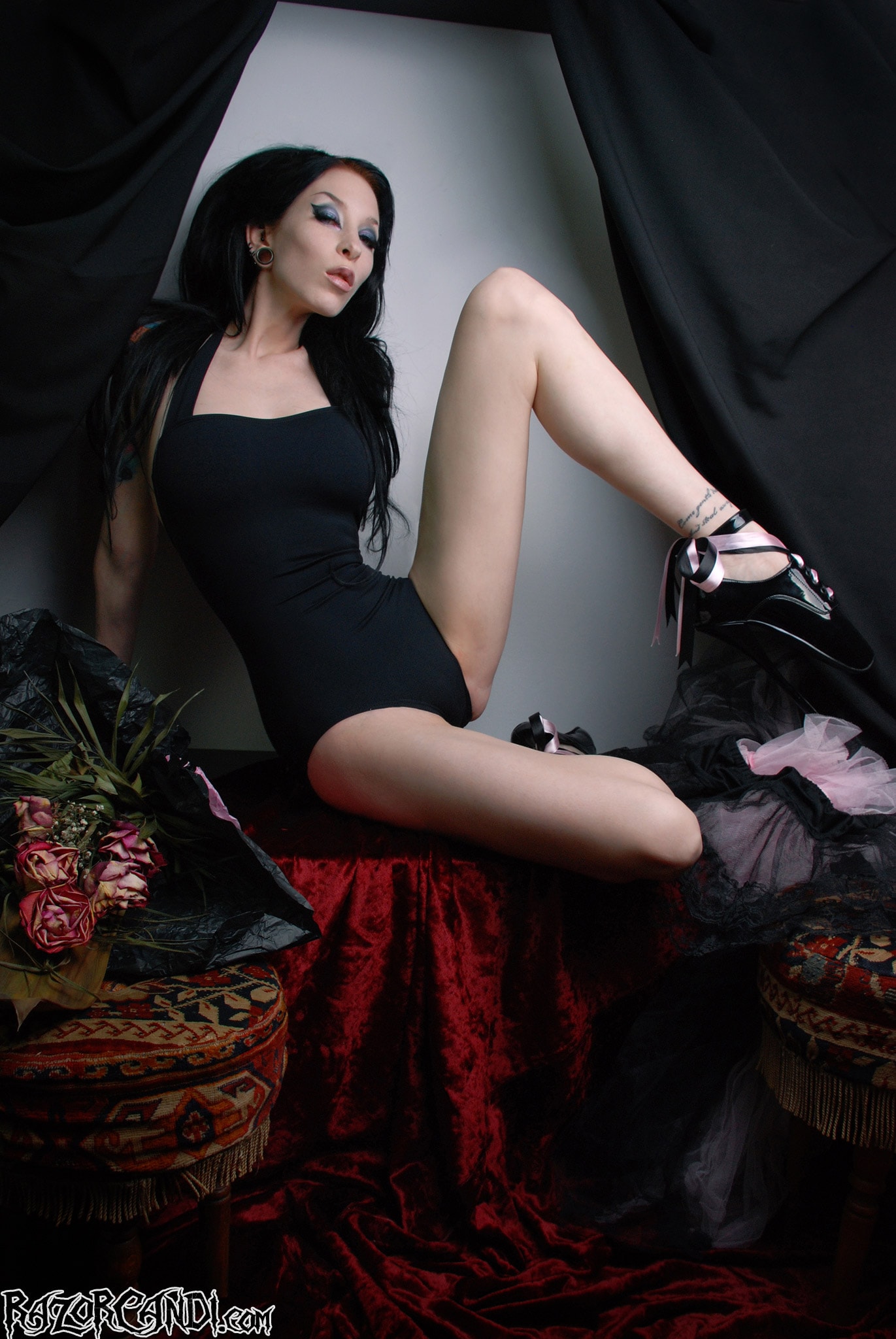 Razor Candi - Leggy Gothic babe in sexy fetish ballet shoes | Picture (8)