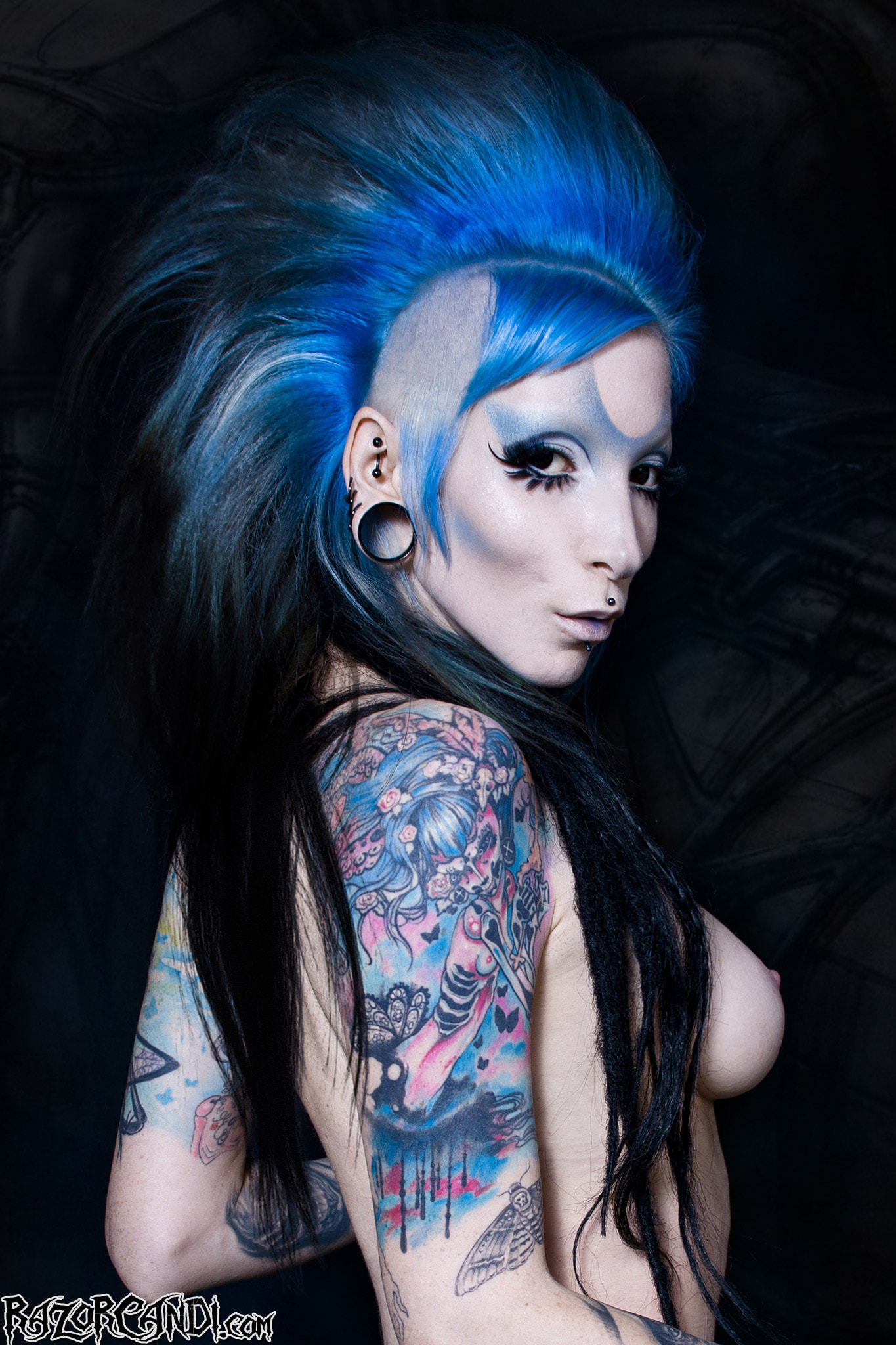Leggy RazorCandi Goes Glamorous Alien Visitation