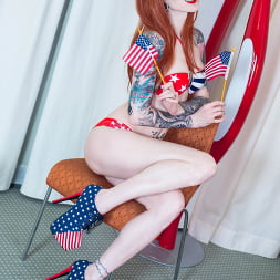 Leggy tattoo pinup RazorCandi does 4th of July