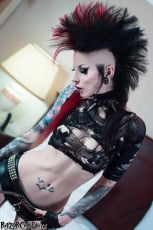 Razor Candi - Tattooed Punk babe with mohawk shows off her great ass | Picture (3)