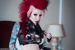 Razor Candi - Tattooed Punk babe with mohawk shows off her great ass | Picture (6)