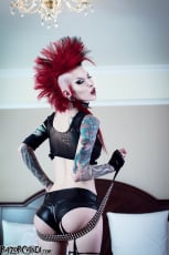 Razor Candi - Tattooed Punk babe with mohawk shows off her great ass | Picture (8)